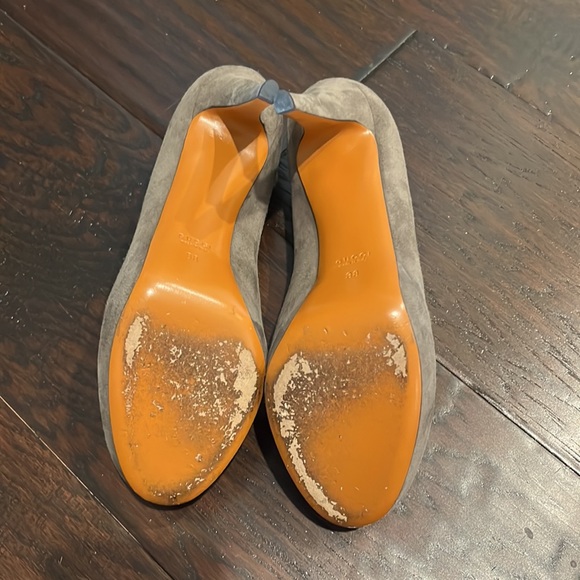 Gucci suede round toe platform heel in taupe - Picture 7 of 8